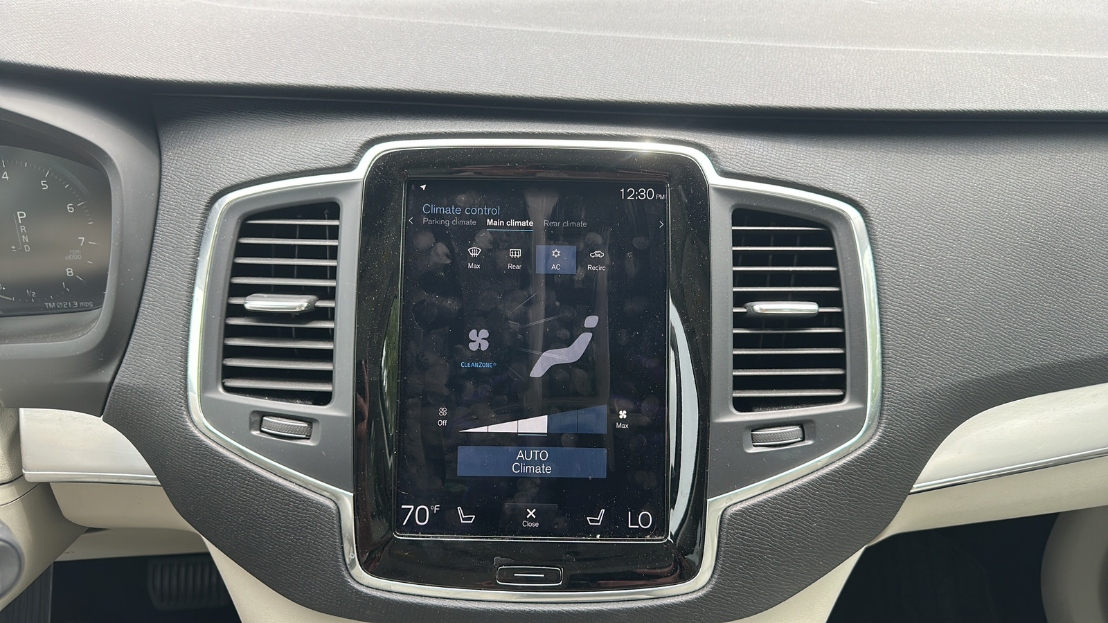 Used 2017 Volvo XC90 T6 Momentum w/ Vision Package AWD/4WD image 11