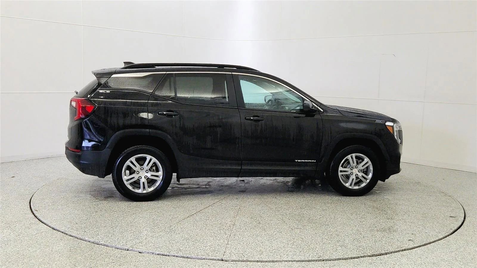 Used 2022 GMC Terrain SLE w/ Driver Convenience Package AWD/4WD image 8