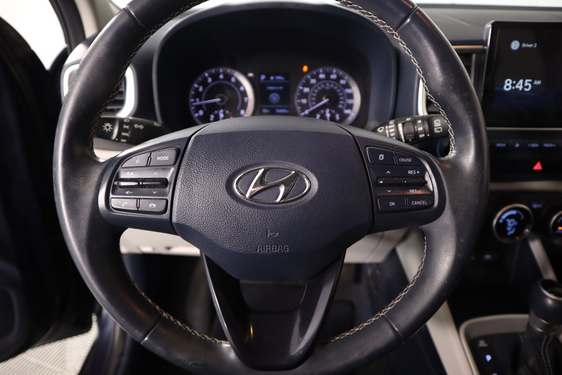 Used 2022 Hyundai Venue Limited image 3