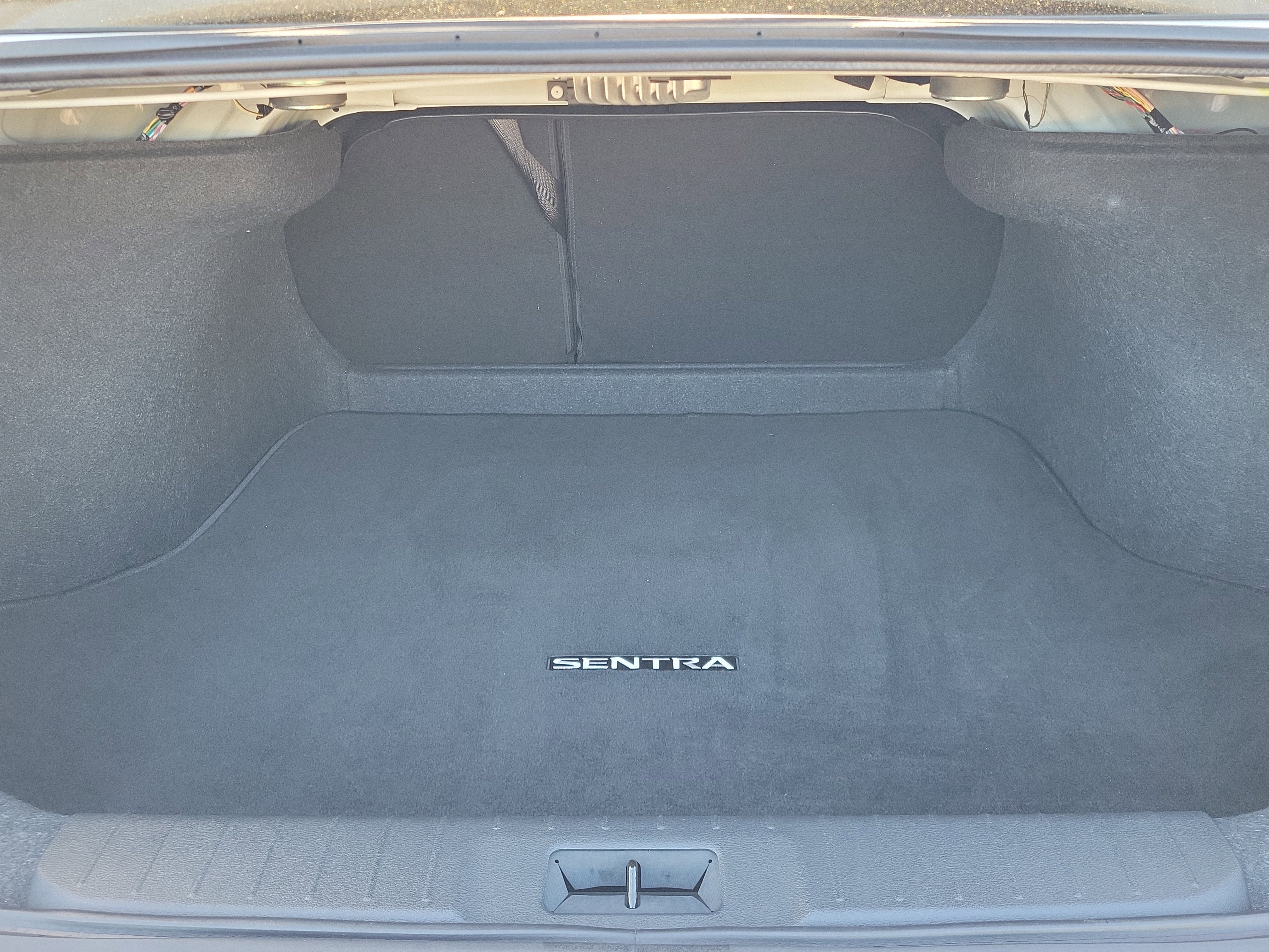 Used 2025 Nissan Sentra SR w/ SR Premium Package image 34