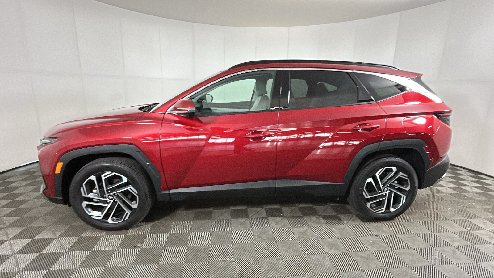 Used 2025 Hyundai Tucson Limited AWD/4WD image 7