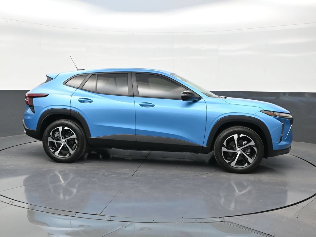 Used 2025 Chevrolet Trax RS FWD image 6