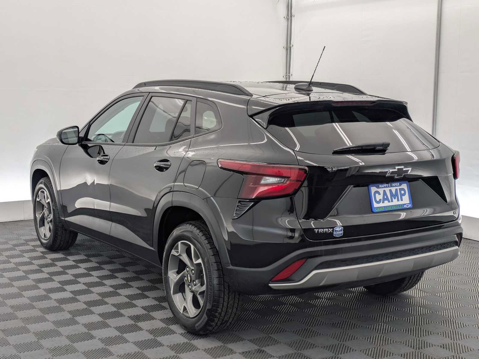 Used 2024 Chevrolet Trax LT w/ Driver Confidence Package FWD image 4