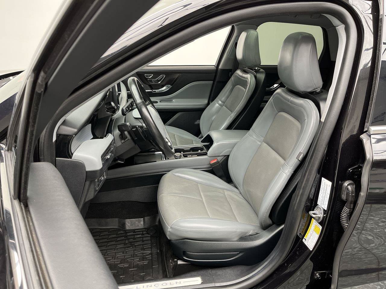 Used 2022 Lincoln Corsair AWD w/ Premium Package image 11