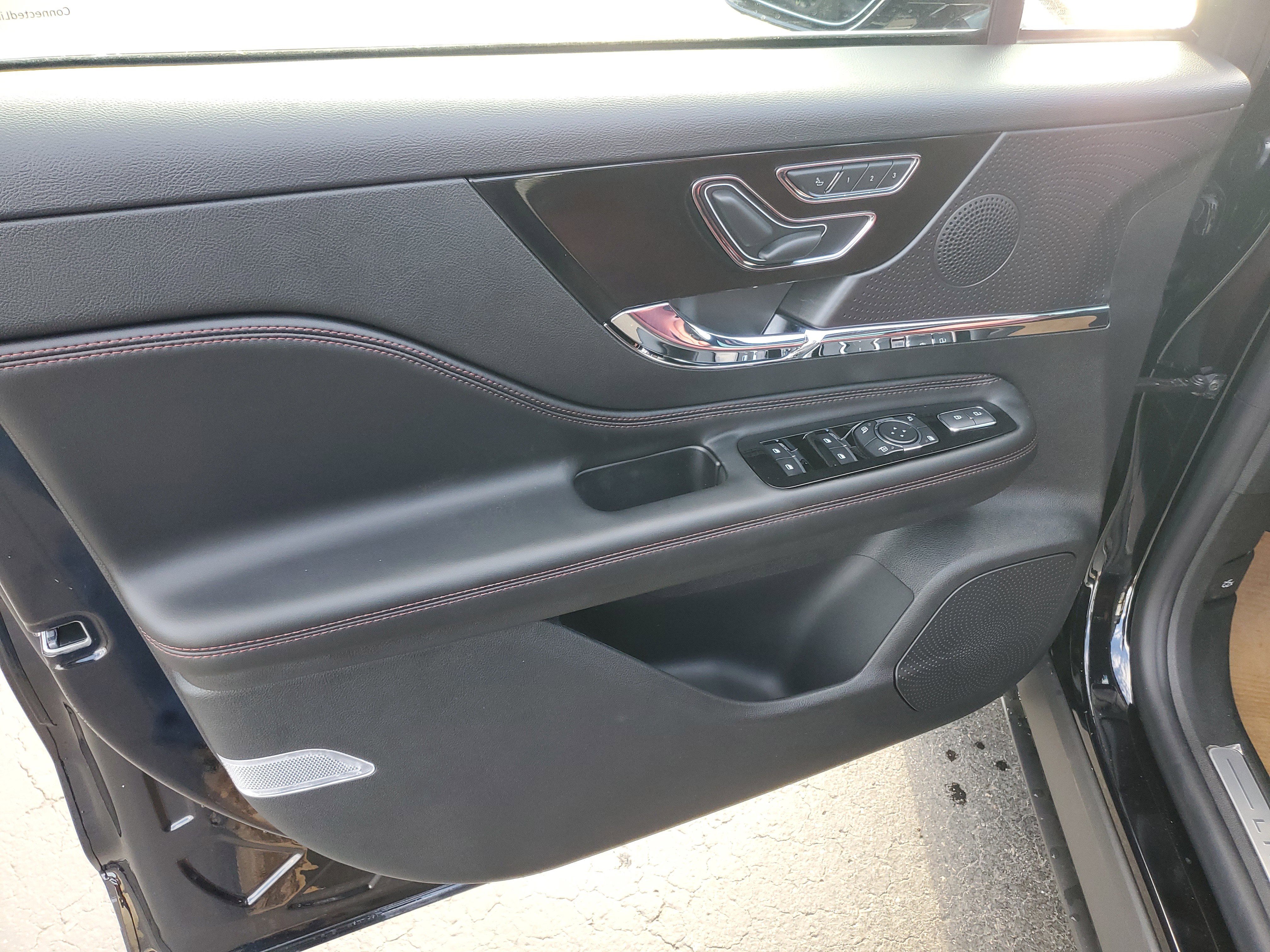 New 2026 Lincoln Corsair Reserve image 8