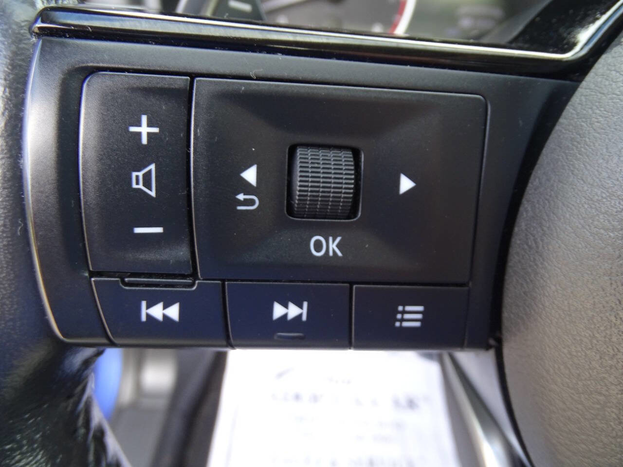 Used 2021 Nissan Rogue SV image 17