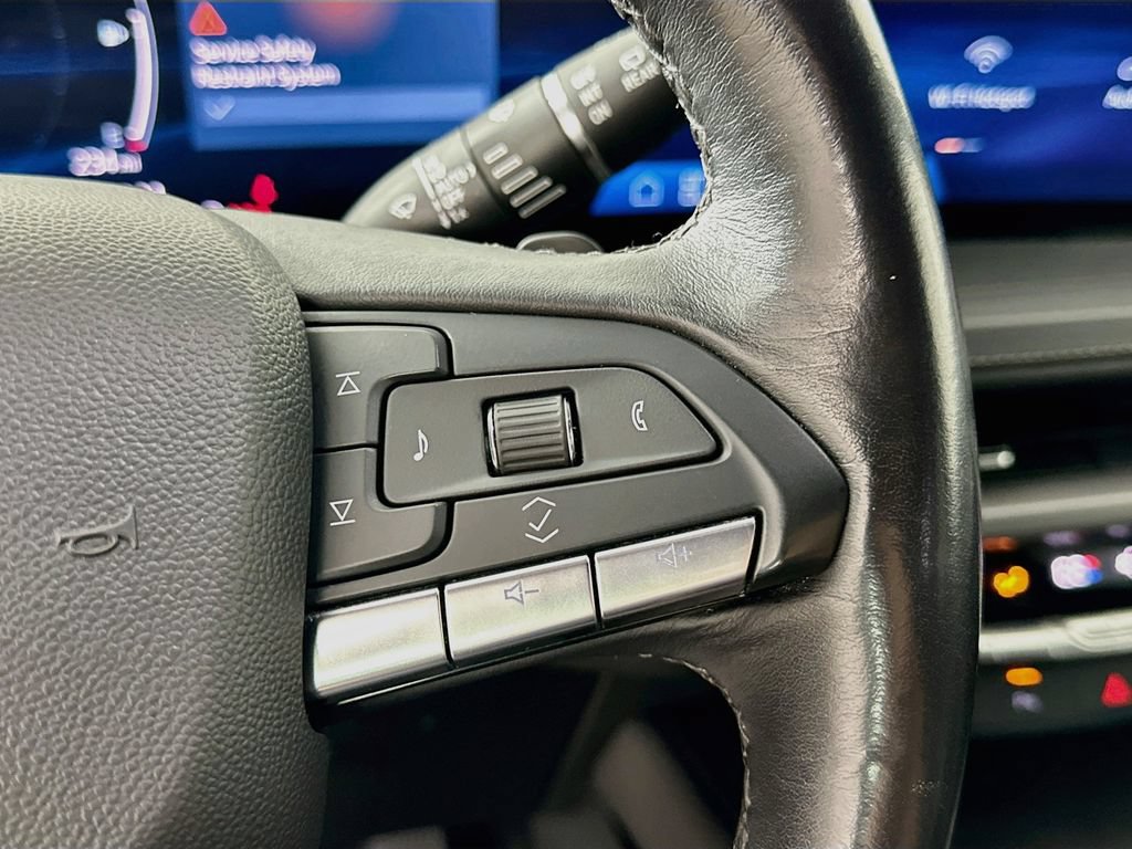 Used 2024 Cadillac XT4 Premium Luxury FWD image 13