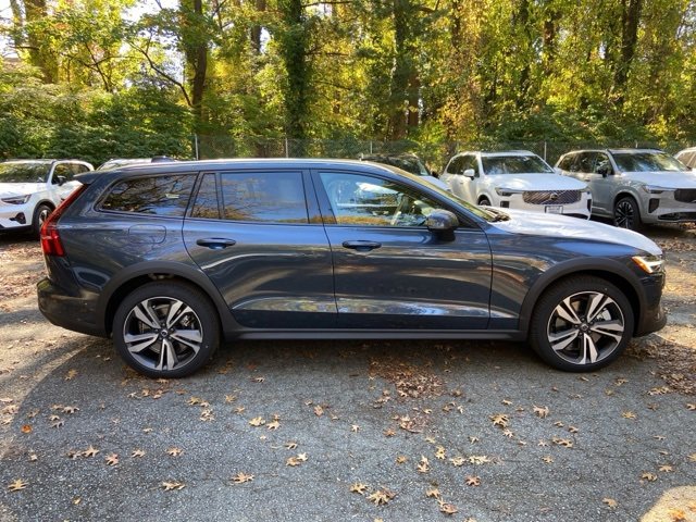 New 2026 Volvo V60 B5 Cross Country Plus w/ Climate Package image 8