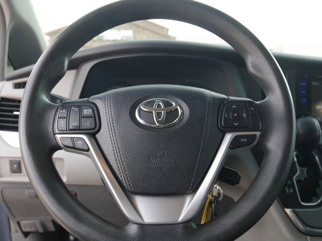 Used 2015 Toyota Sienna LE FWD image 17