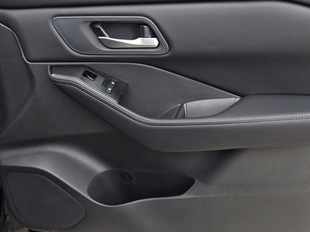 New 2026 Nissan Rogue SV FWD image 8
