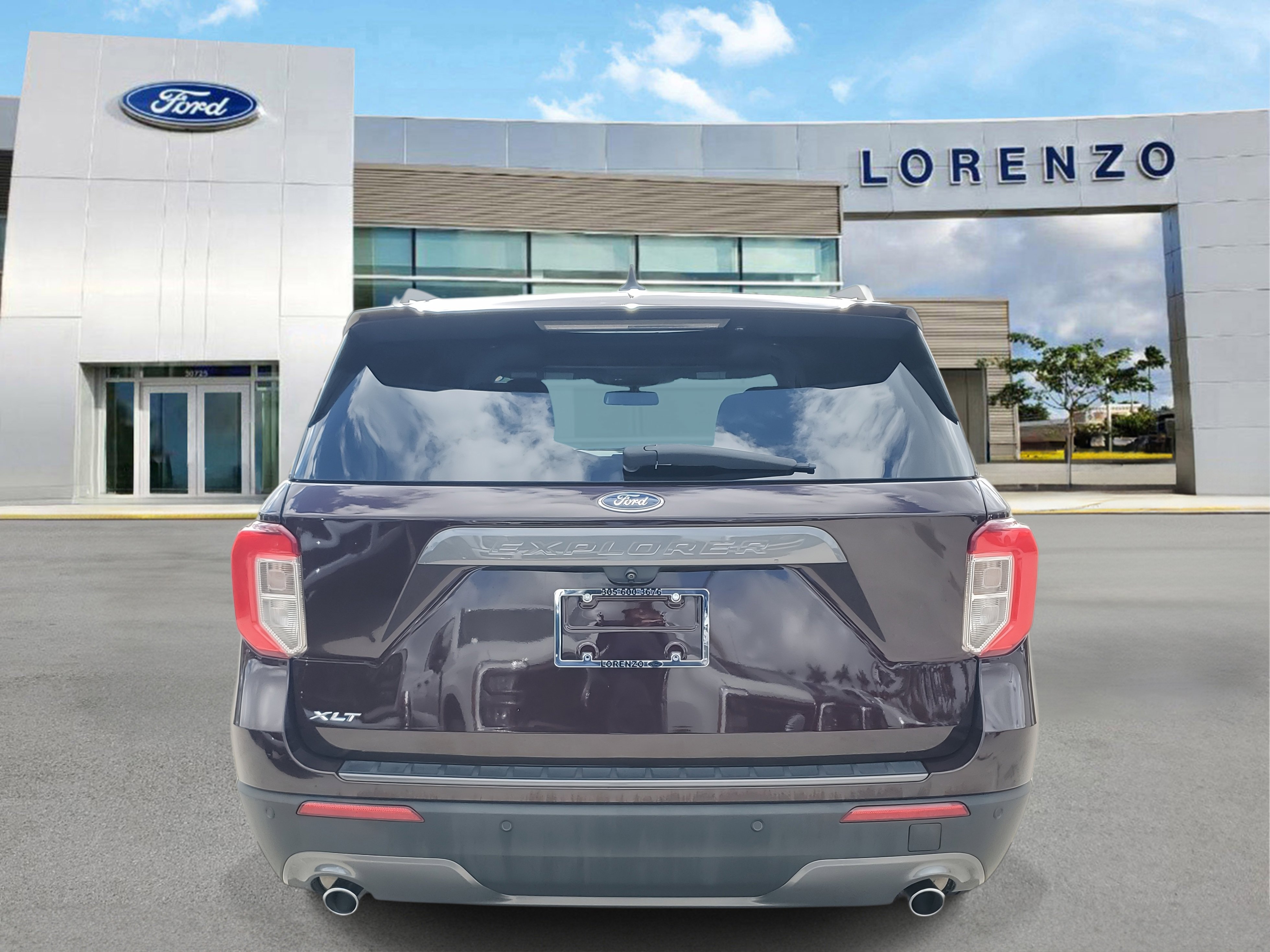 Used 2023 Ford Explorer XLT w/ Equipment Group 202A image 6