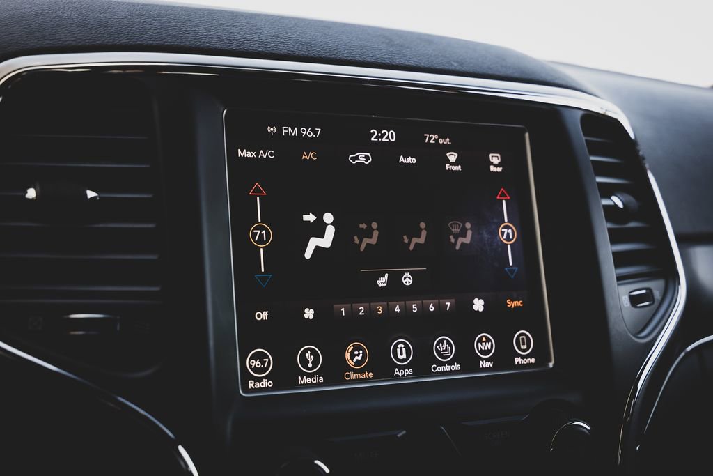 Used 2018 Jeep Grand Cherokee Limited image 18