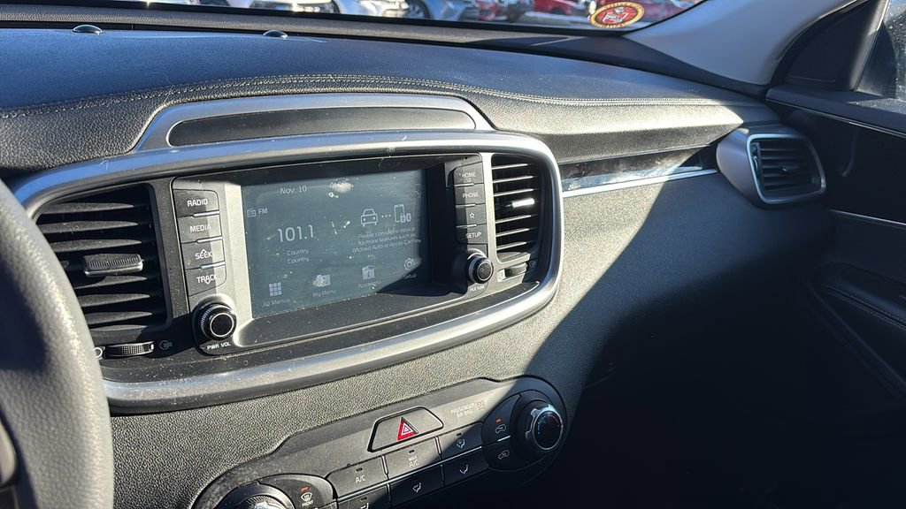 Used 2019 Kia Sorento LX image 19
