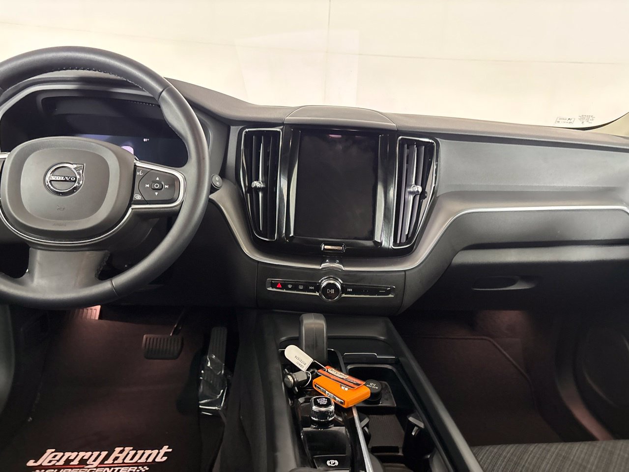 Used 2024 Volvo XC60 B5 Core AWD/4WD image 25