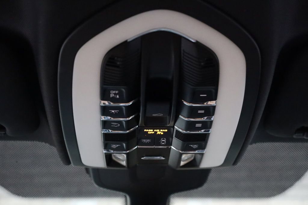 Used 2016 Porsche Cayenne image 33