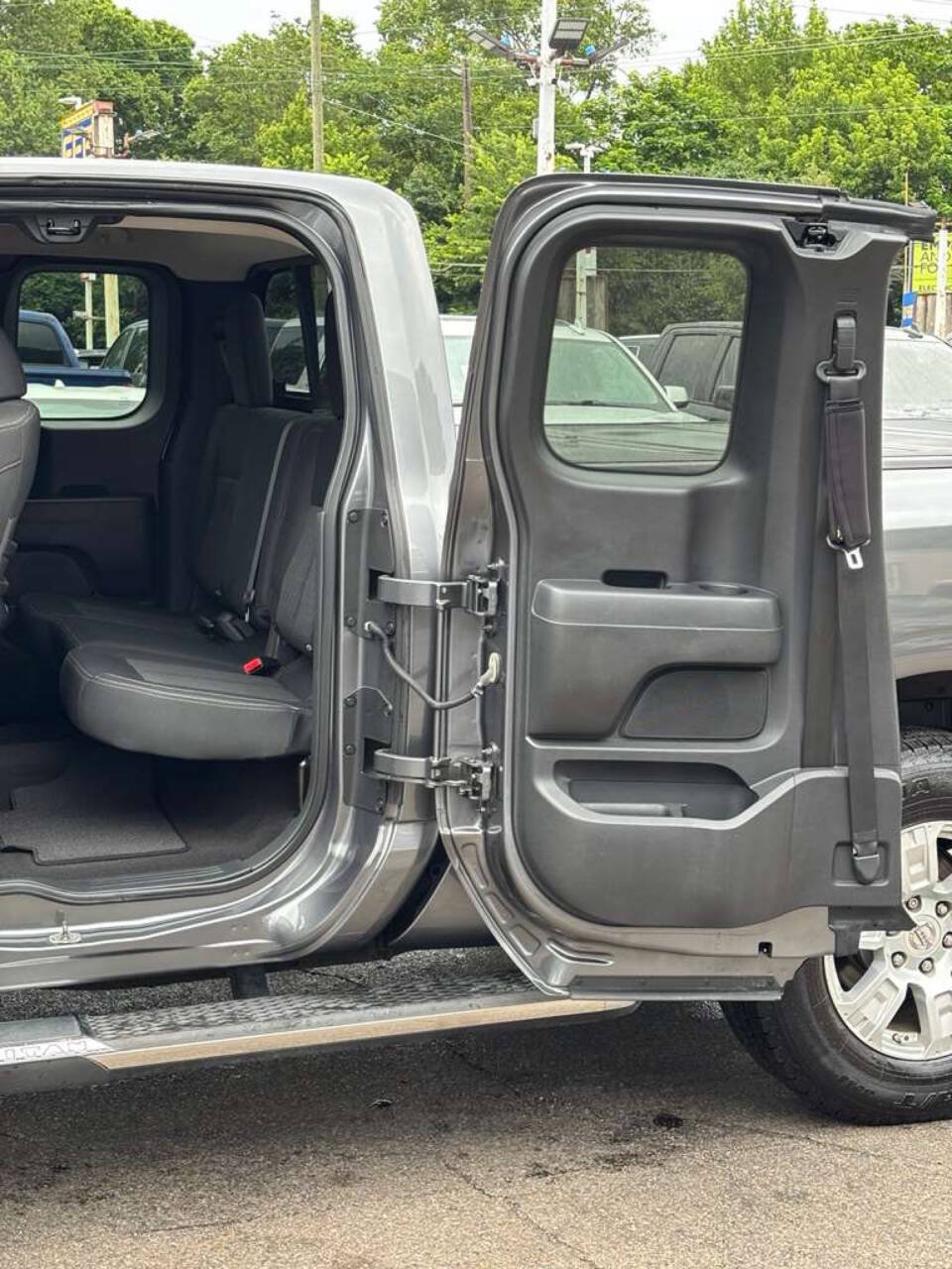 Used 2019 Nissan Titan SV w/ SV Convenience Package AWD/4WD image 11