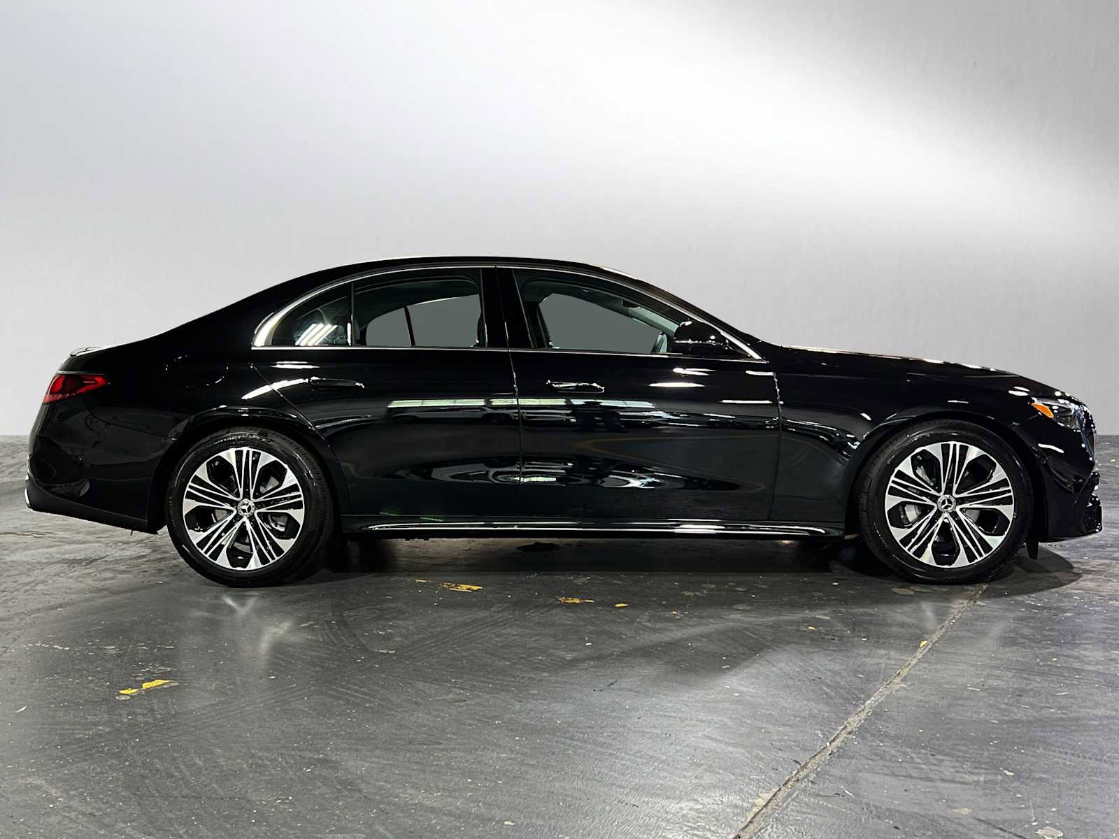 New 2026 Mercedes-Benz E 350 4MATIC Sedan image 2