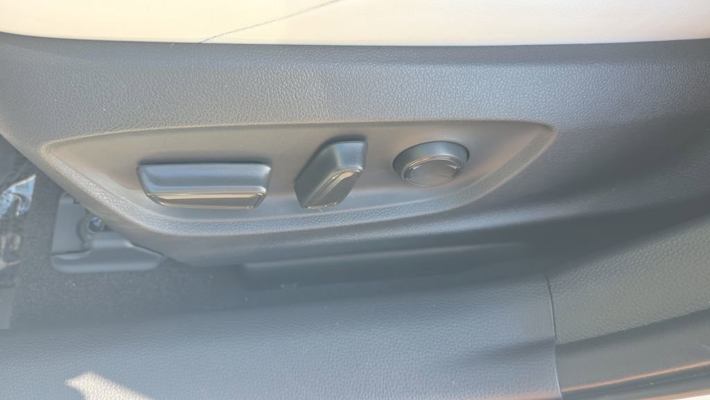 Used 2025 Toyota Corolla XSE image 19