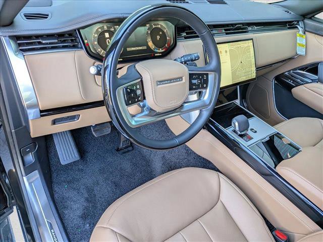 New 2025 Land Rover Range Rover SE image 3