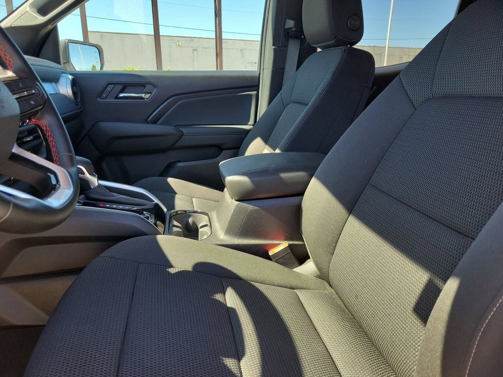 Used 2025 Chevrolet Colorado LT AWD/4WD image 18