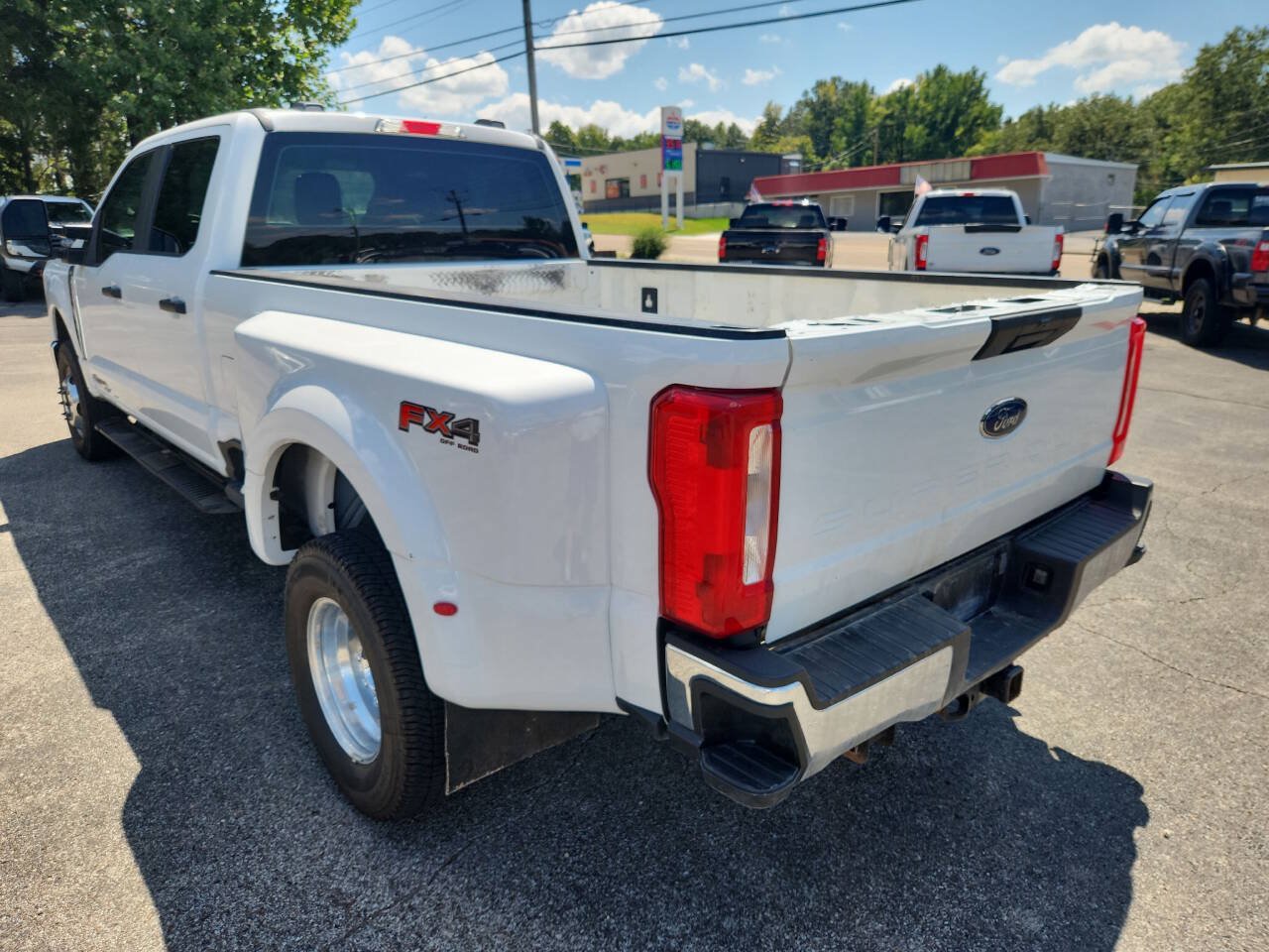 Used 2023 Ford F350 XL w/ FX4 Off-Road Package AWD/4WD image 5