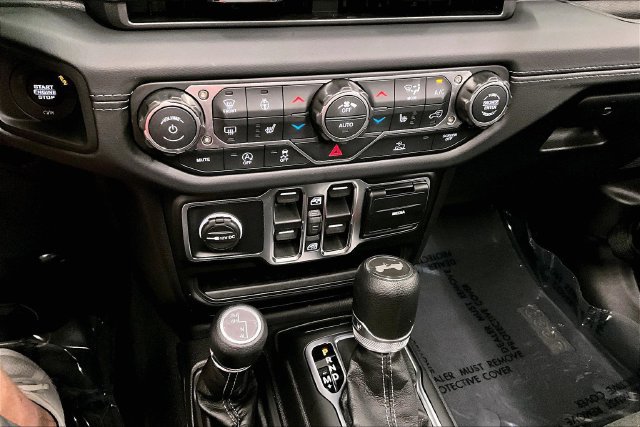 Used 2026 Jeep Wrangler Unlimited Sahara AWD/4WD image 38