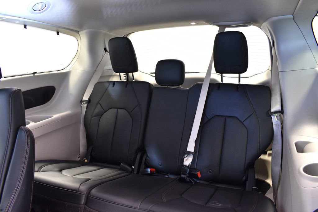 Used 2020 Chrysler Pacifica Touring-L Plus image 39
