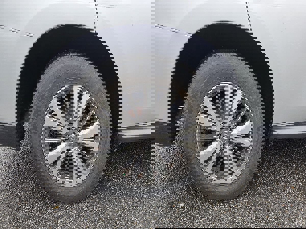 Used 2019 Nissan Pathfinder SV image 15