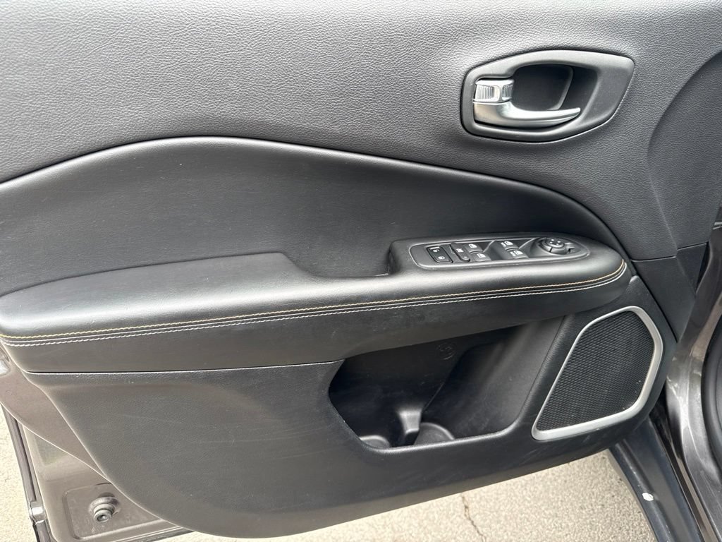 Used 2018 Jeep Compass Latitude w/ Popular Equipment Group AWD/4WD image 20