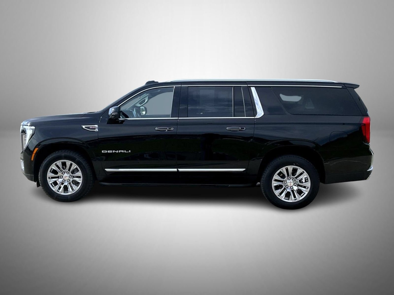 Used 2025 GMC Yukon XL Denali AWD/4WD image 8