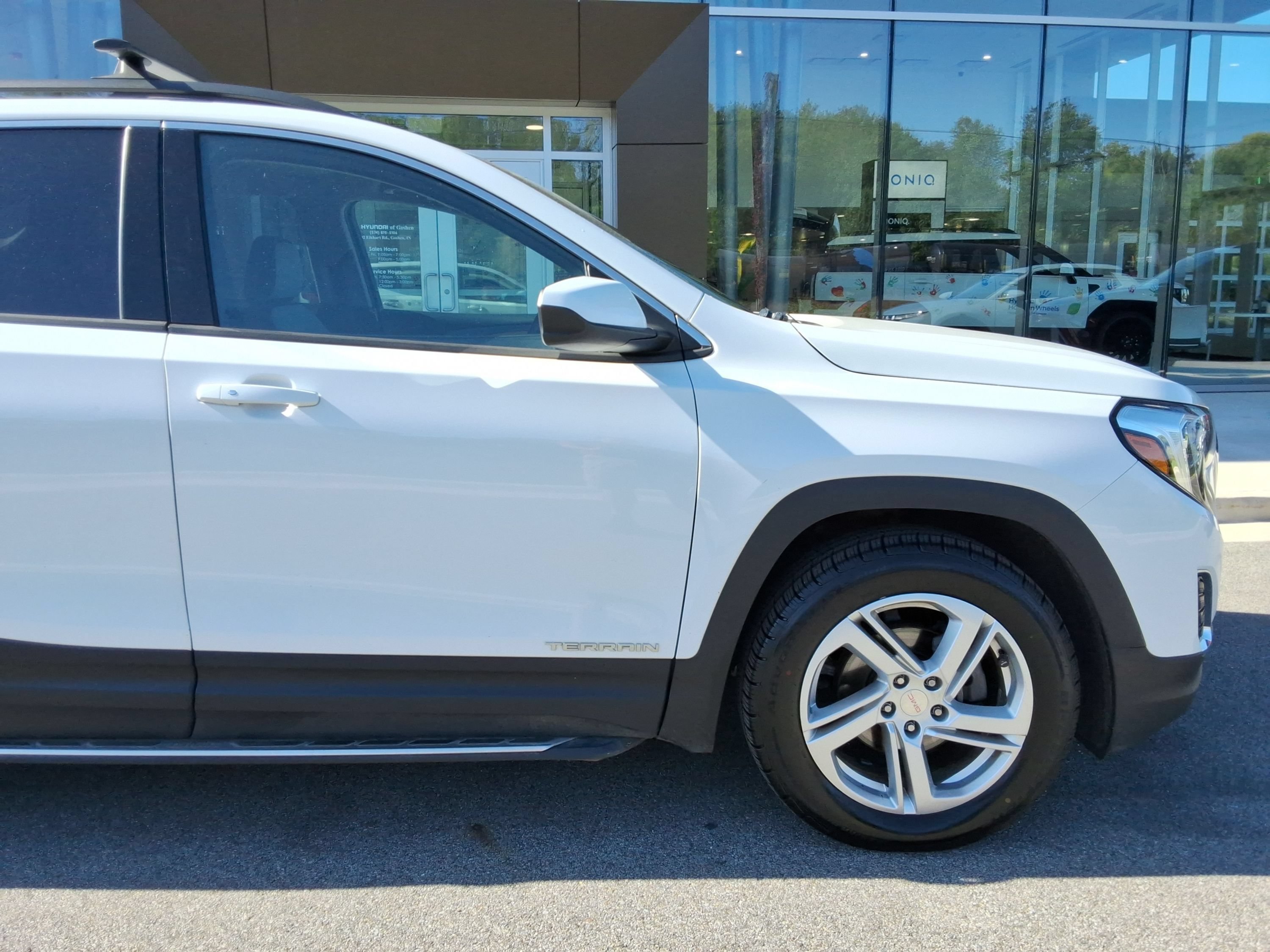 Used 2020 GMC Terrain SLE w/ Driver Convenience Package AWD/4WD image 16