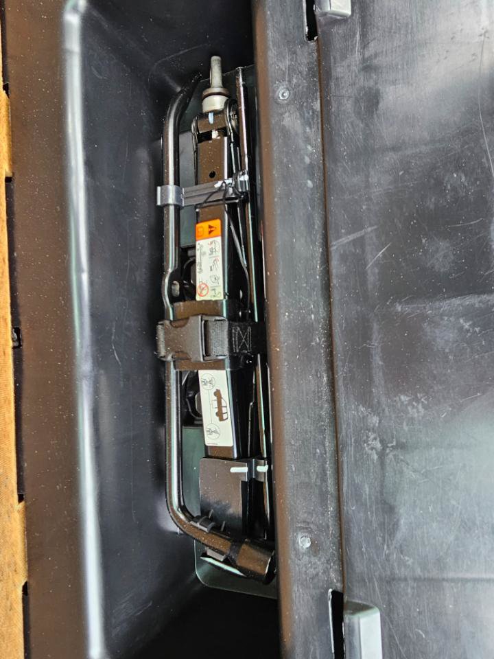 Used 2010 Ford Escape XLS FWD image 20