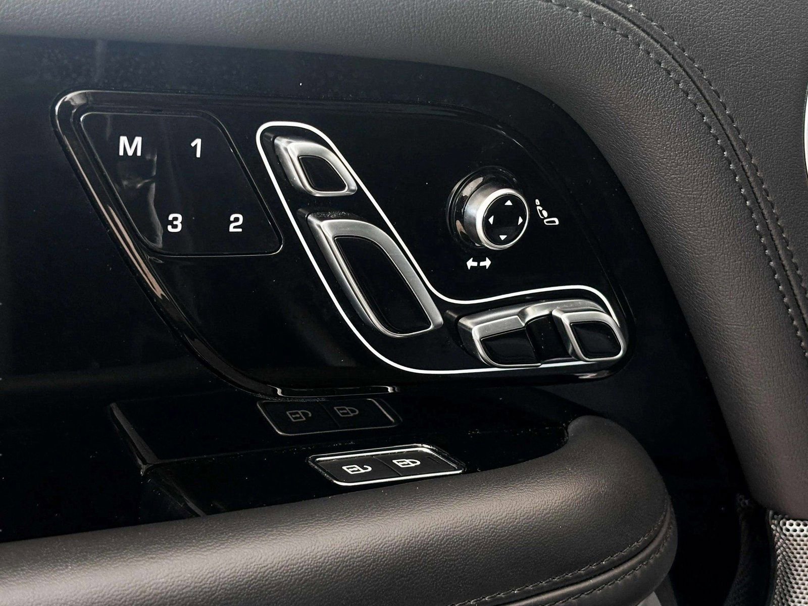 Used 2022 Land Rover Range Rover P525 Westminster Edition image 22