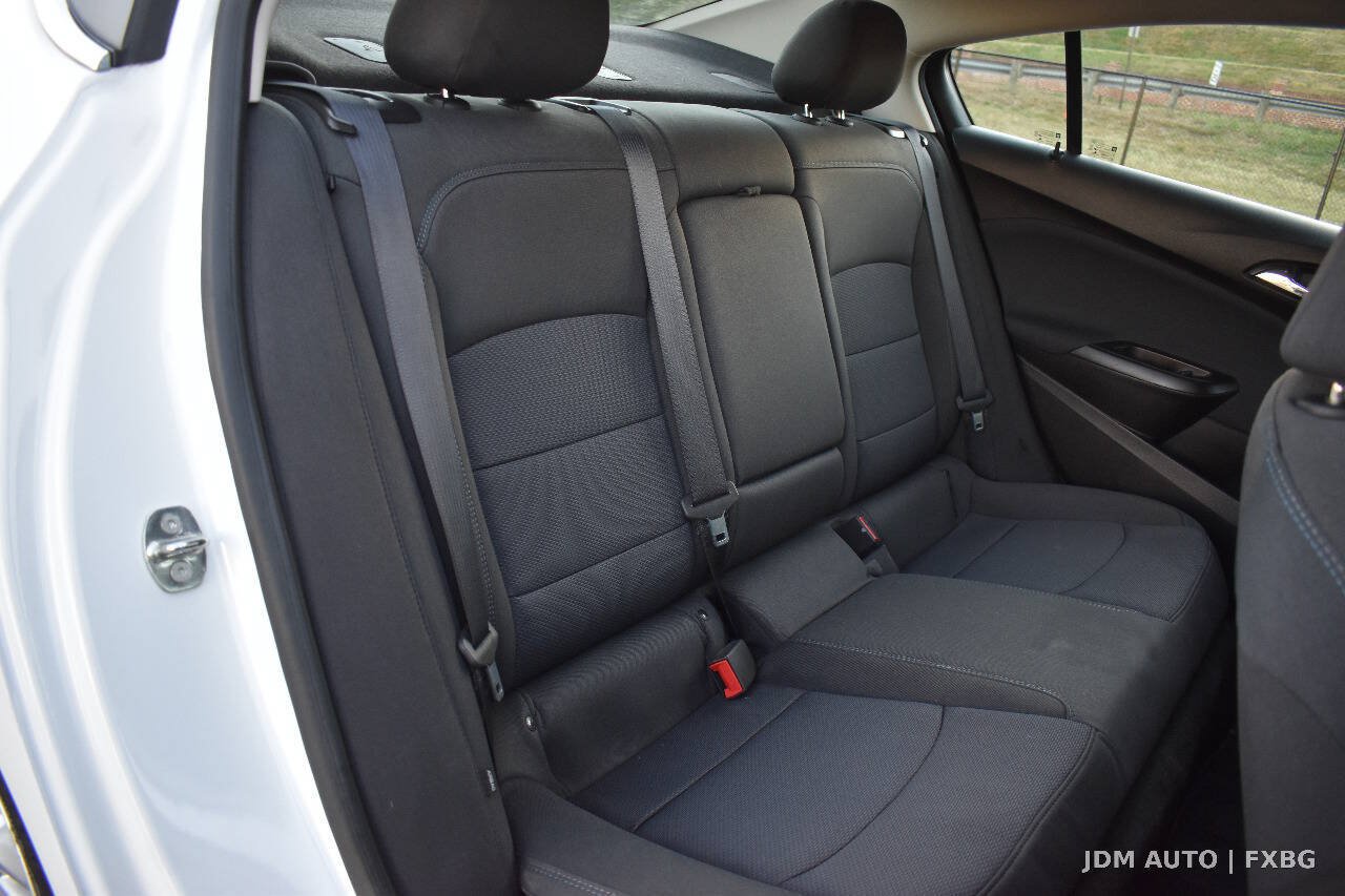 Used 2018 Chevrolet Cruze LT w/ LT Fleet Convenience Package FWD image 15