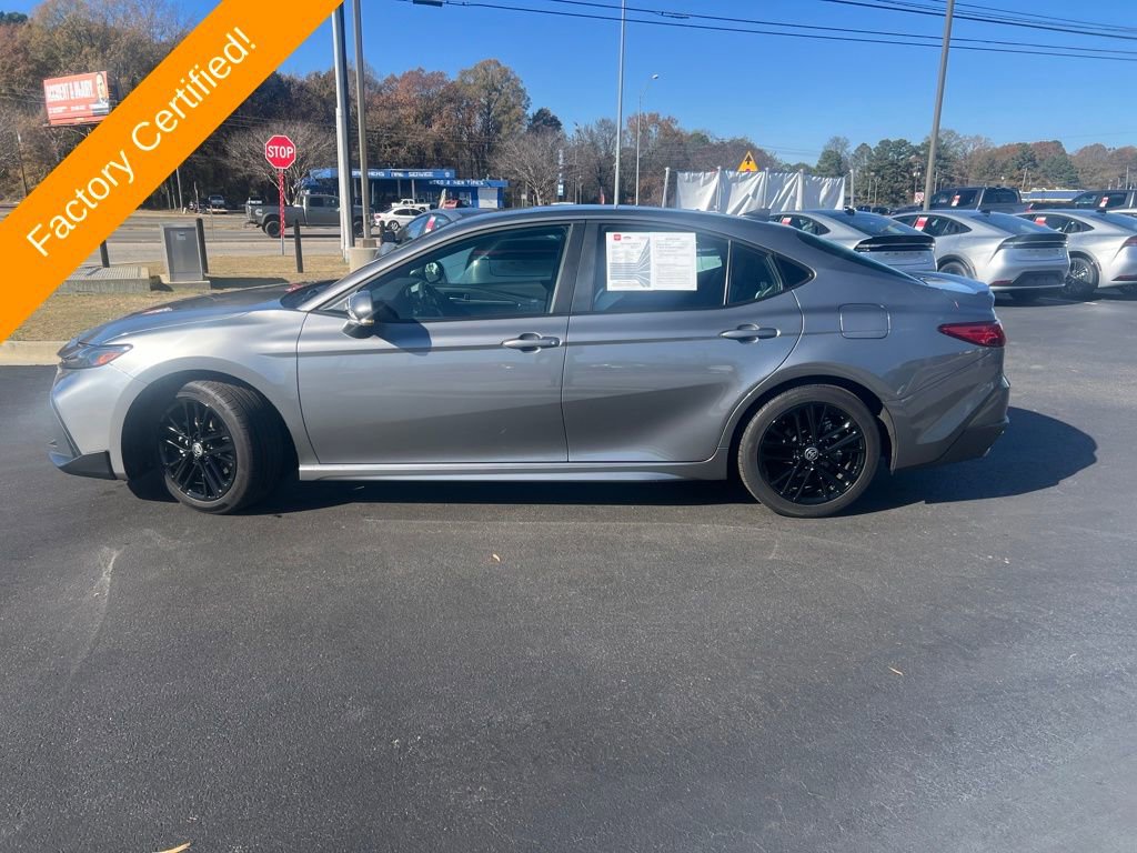 Used 2025 Toyota Camry SE image 2