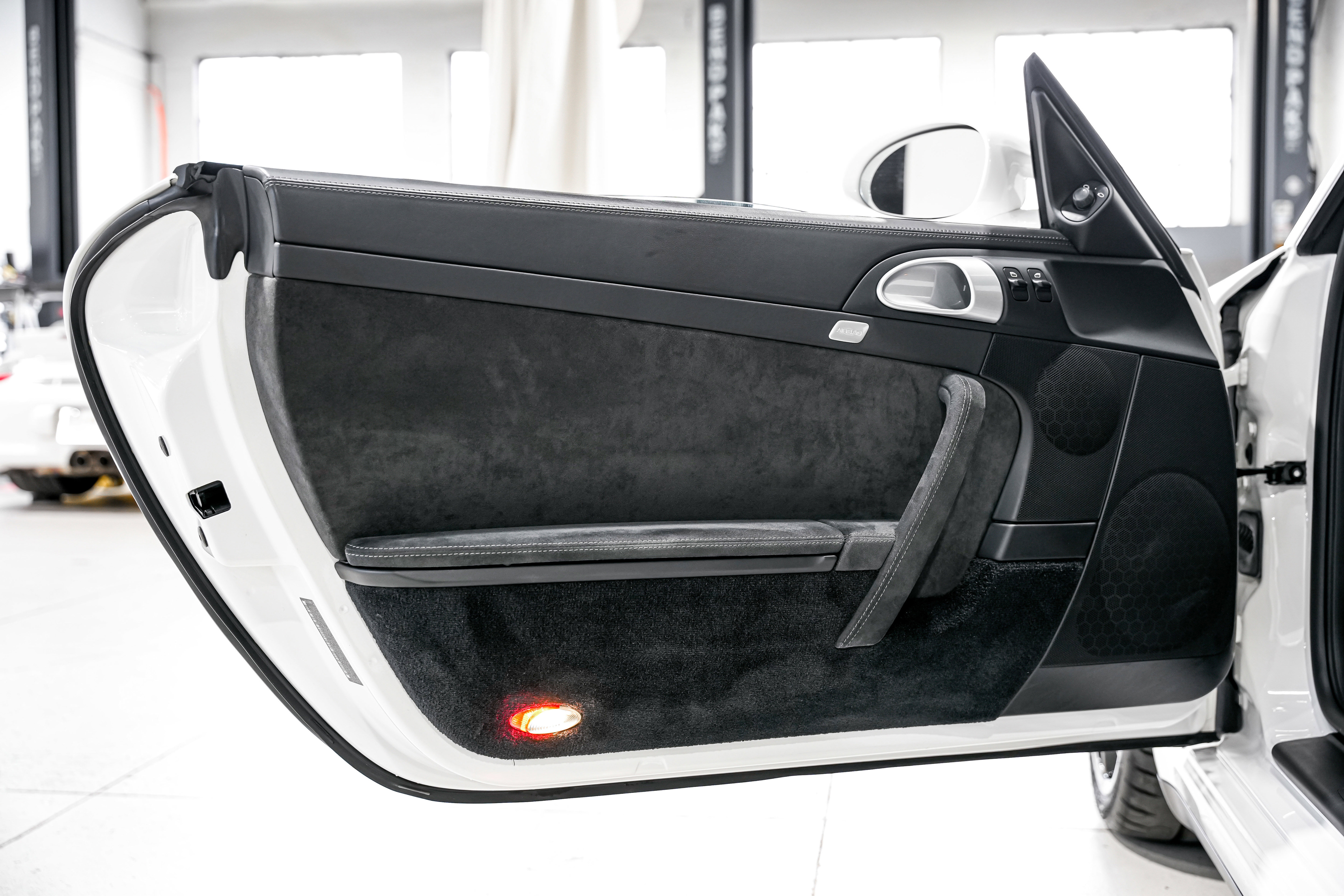 Used 2008 Porsche 911 GT3 RS image 24