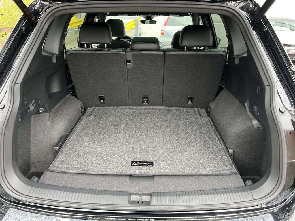 Used 2024 Volkswagen Tiguan SE R-Line AWD/4WD image 25
