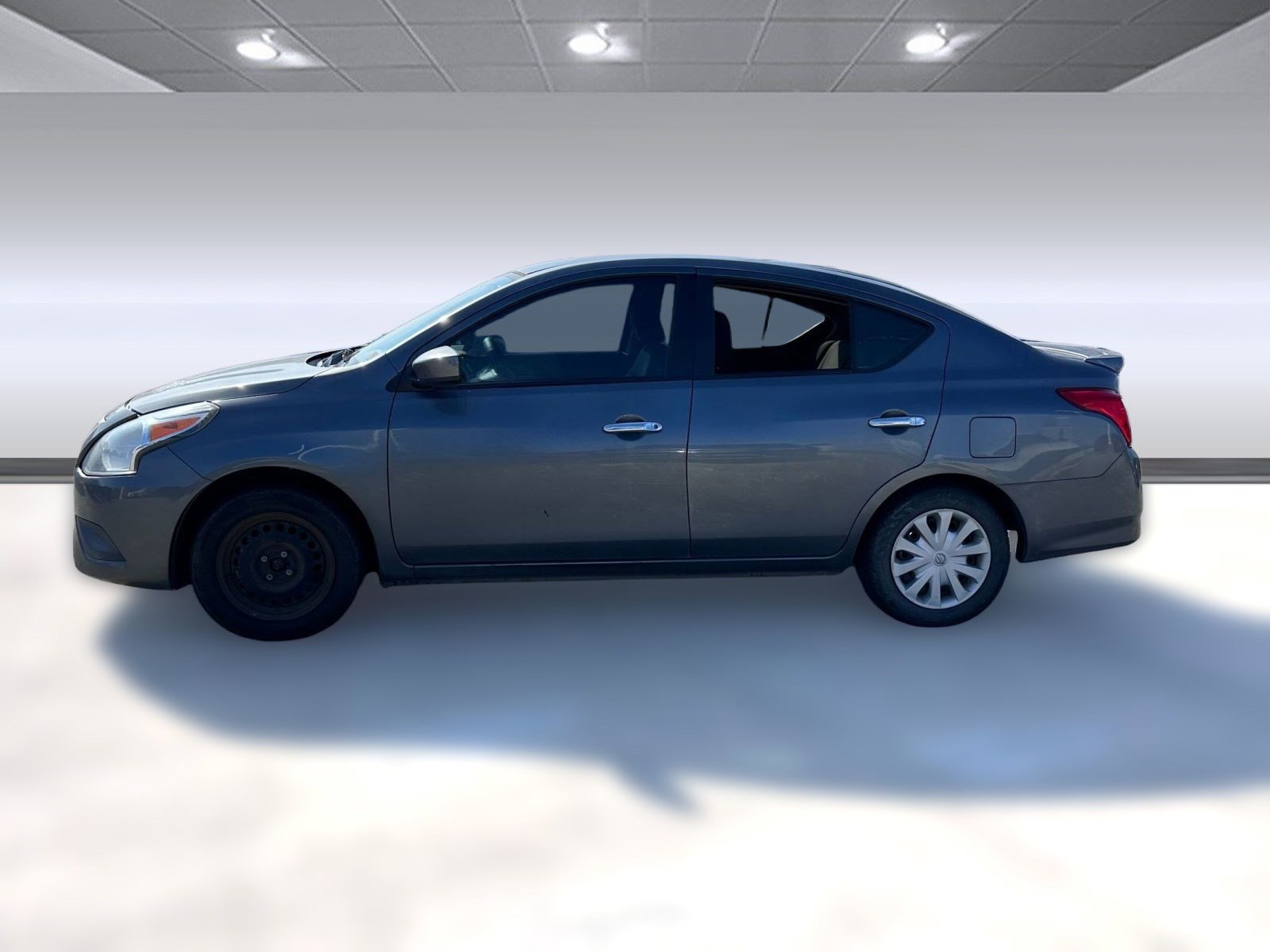 Used 2019 Nissan Versa SV image 2