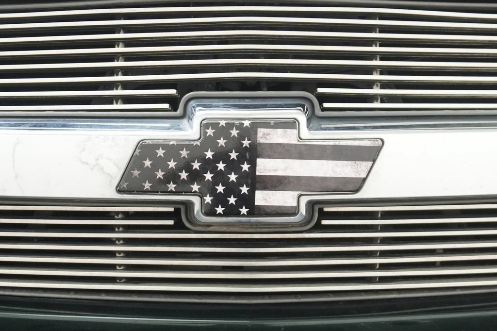 Used 2004 Chevrolet Silverado 2500 LS w/ Skid Plate Package AWD/4WD image 12