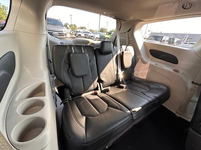 Used 2024 Chrysler Pacifica Touring-L FWD image 31