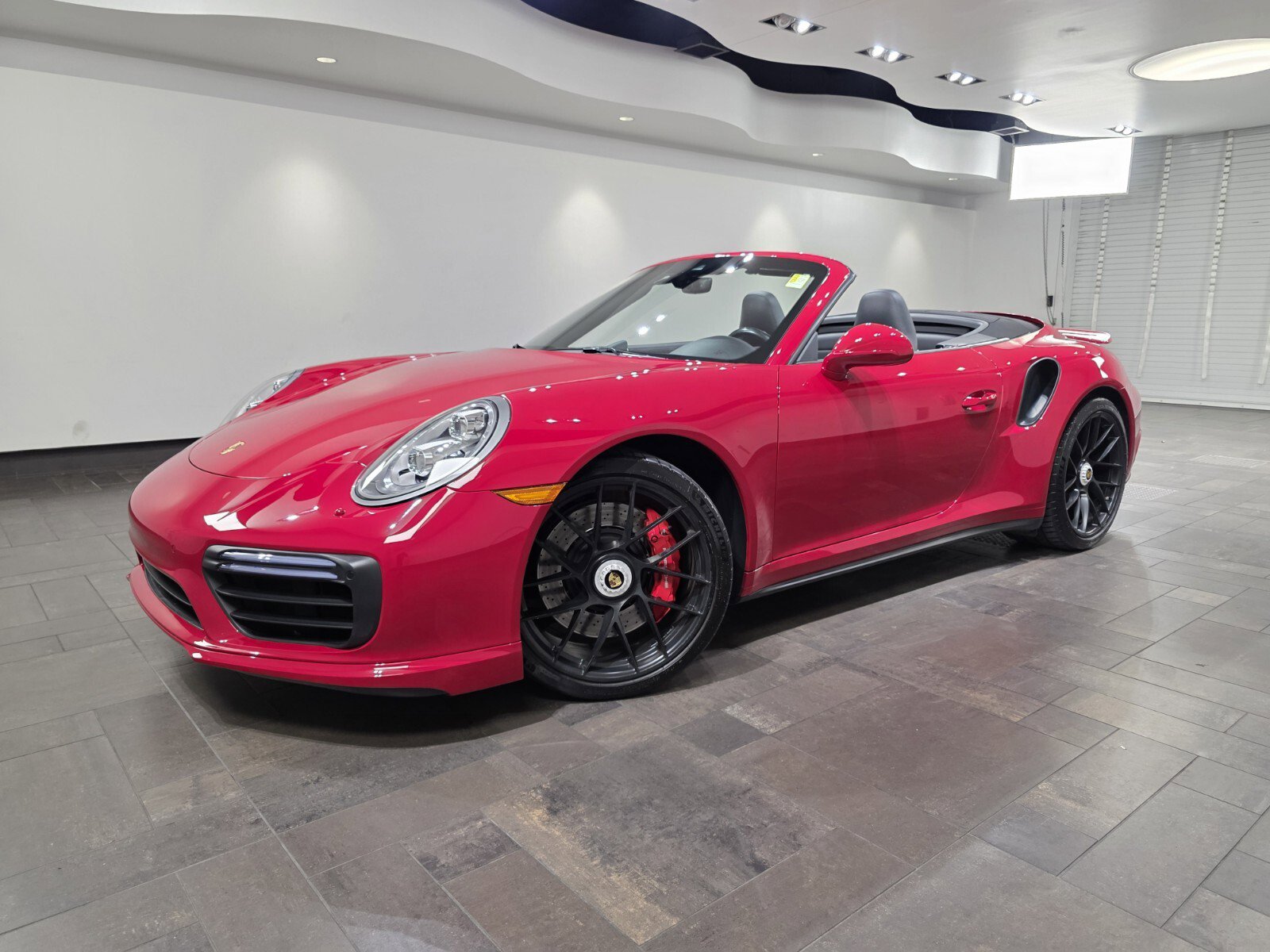 Used 2018 Porsche 911 Turbo image 1