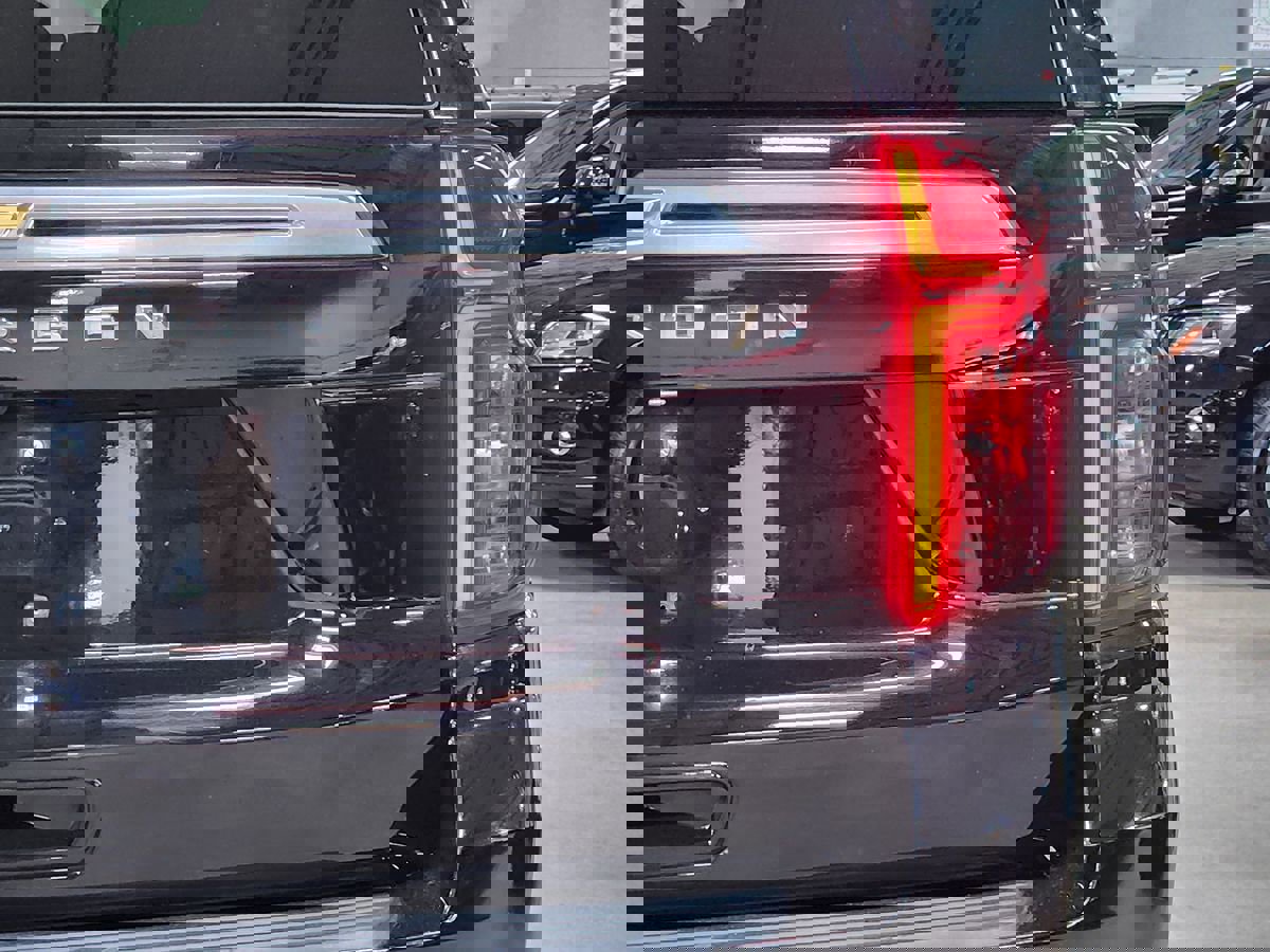 Used 2023 Chevrolet Suburban High Country image 22