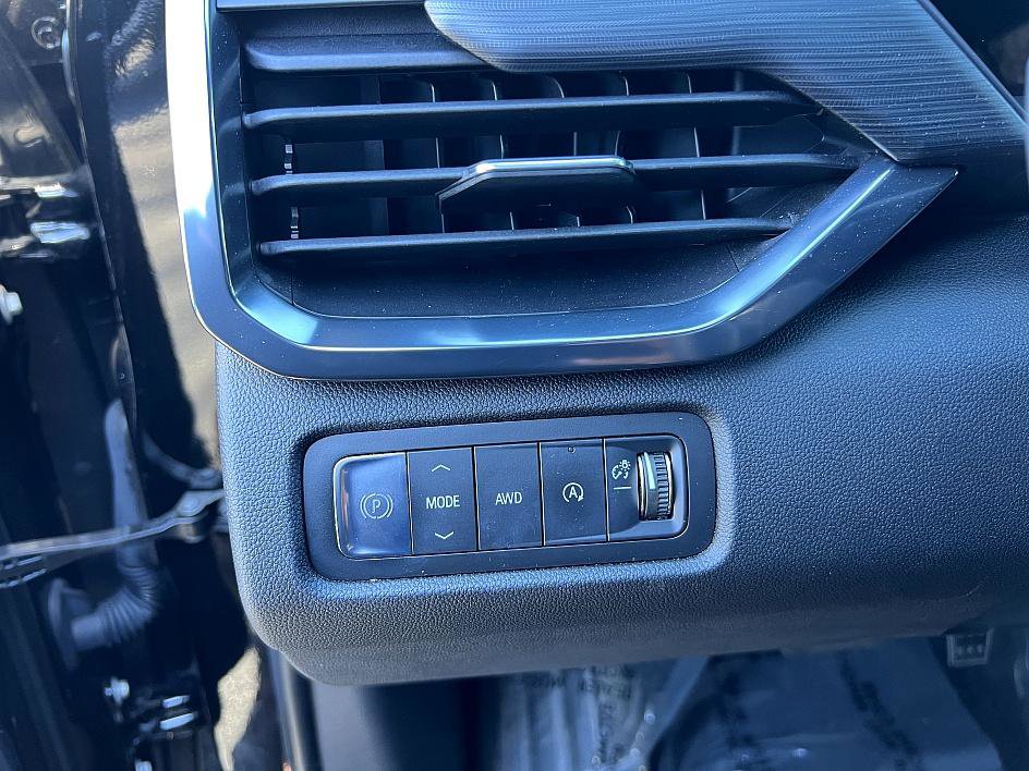 Used 2024 GMC Acadia AT4 image 14