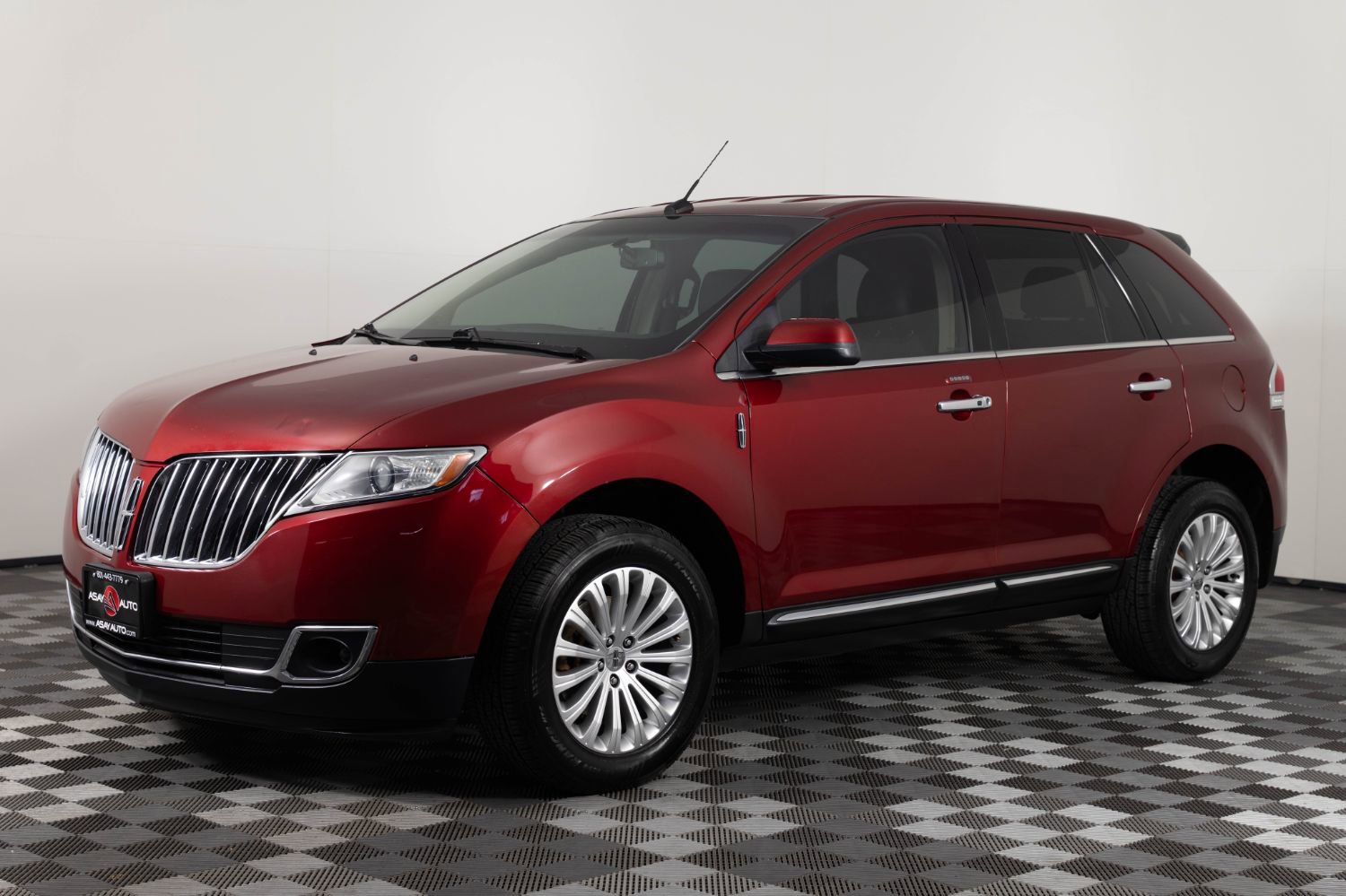 Used 2013 Lincoln MKX AWD image 1