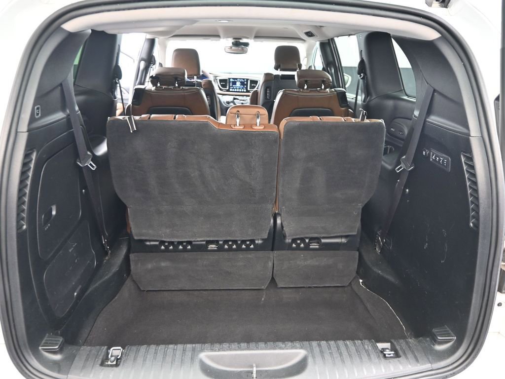 Used 2017 Chrysler Pacifica Limited FWD image 11