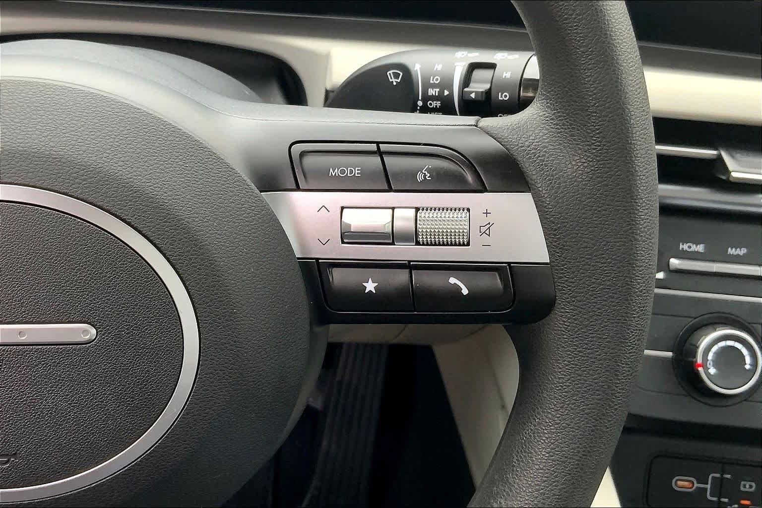 Used 2025 Hyundai Tucson SE FWD image 25