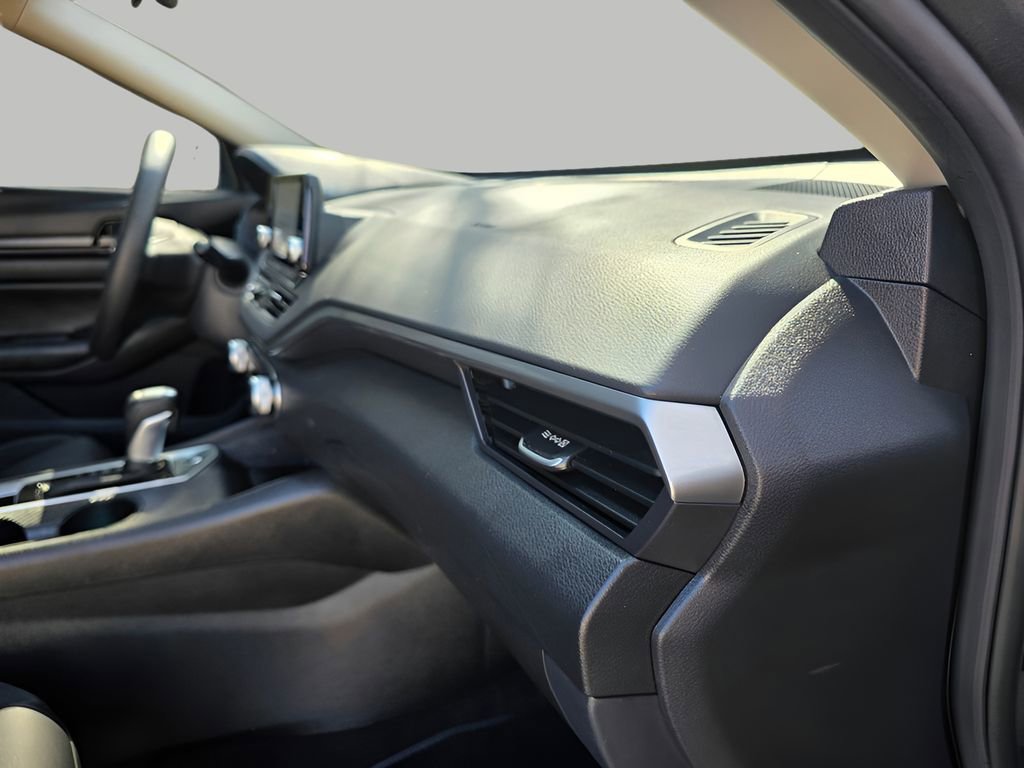 Used 2024 Nissan Altima 2.5 S image 9