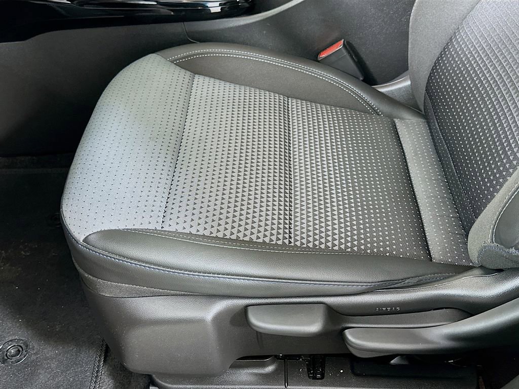 Used 2024 Chevrolet Trax LT w/ Sunroof Package image 19