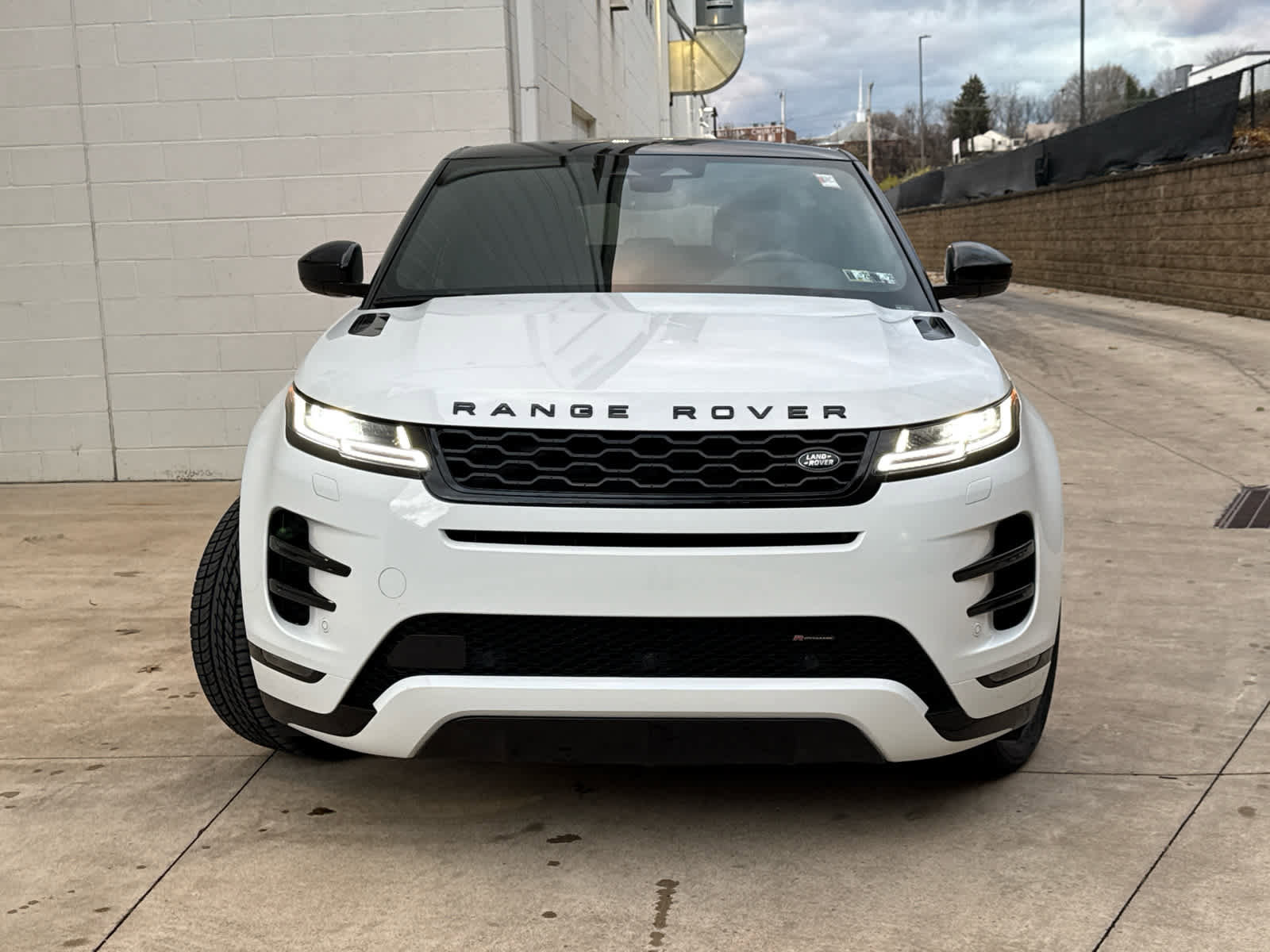 Certified 2023 Land Rover Range Rover Evoque R-Dynamic SE image 2