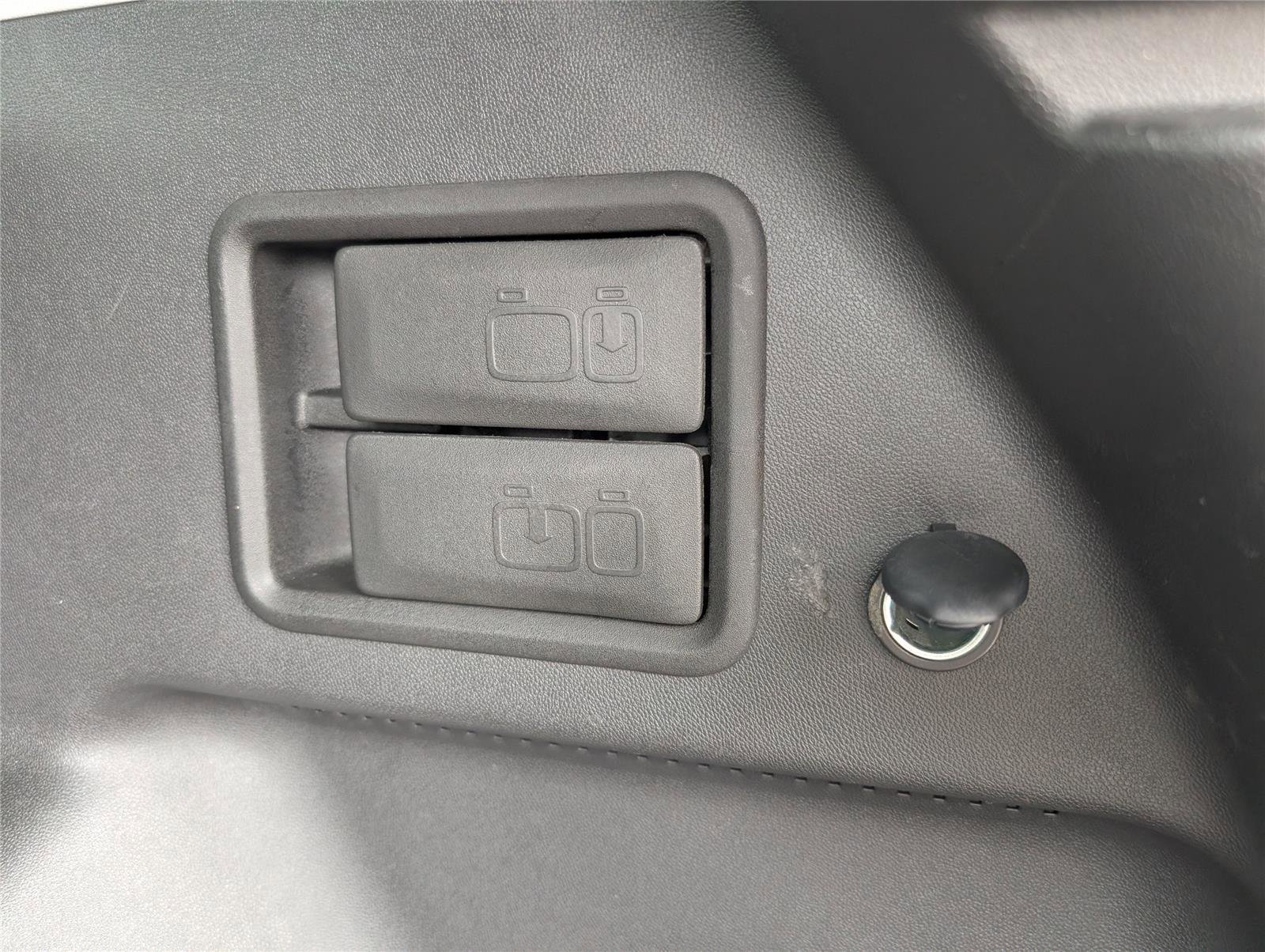 Used 2024 GMC Terrain SLE FWD image 34
